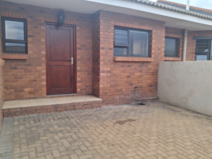 To Let 3 Bedroom Property for Rent in Hillside Free State